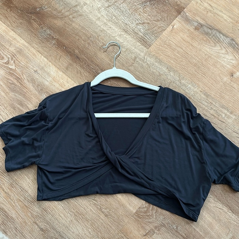 CSB Twisted Front Crop - Studio